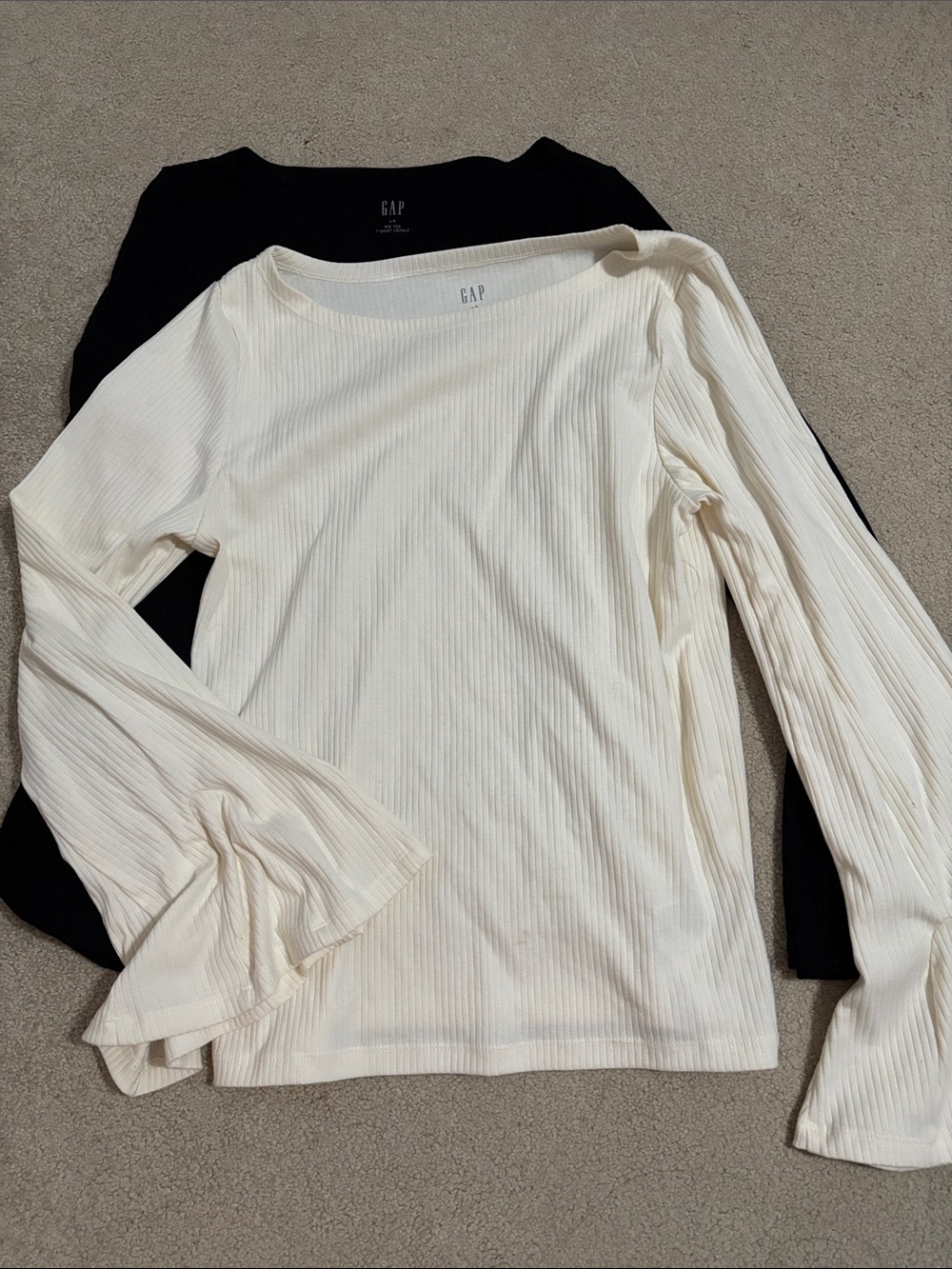 GAP TOP BUNDLE - Picture 4 of 6